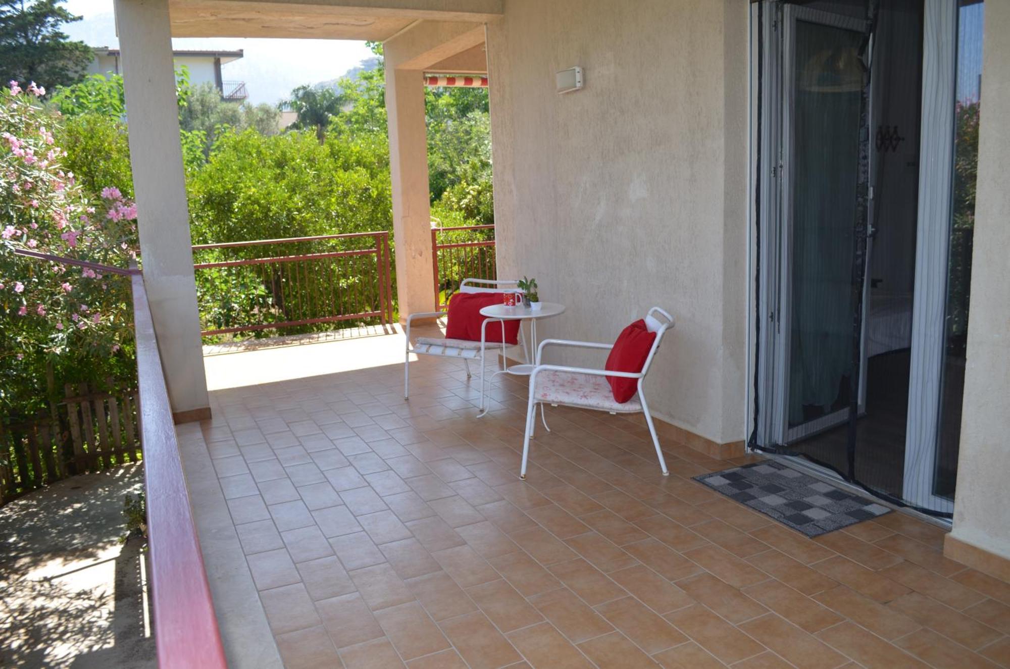 Il Giardino Apartment Мондело Екстериор снимка