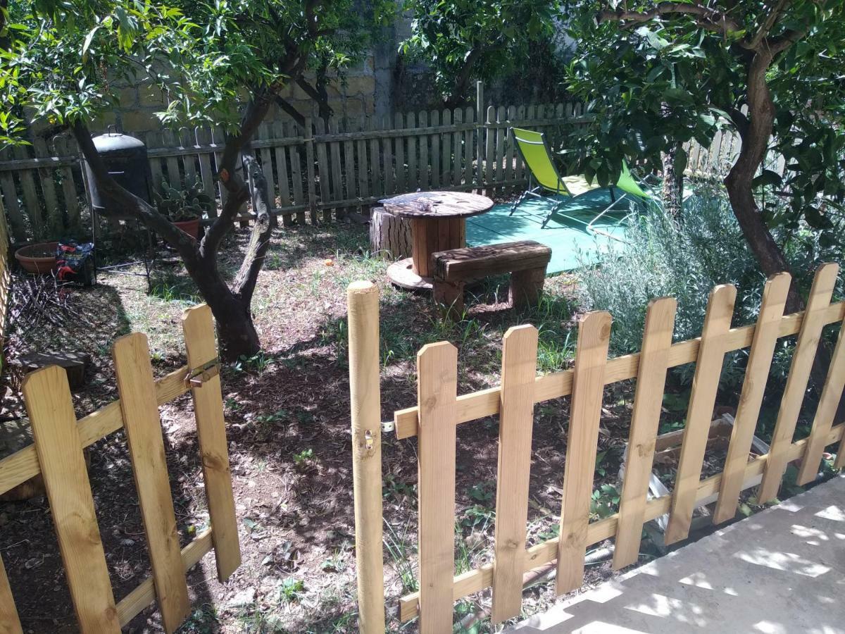 Il Giardino Apartment Мондело Екстериор снимка